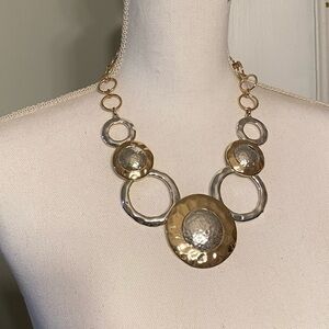 NWT St. Thomas Absolutely gorgeous! Gold Silver tone Polished Circles Necklace